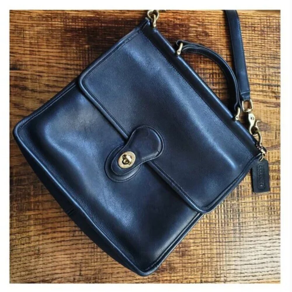 Authentic Coach 9927 Black Glove Leather Willis Station Crossbody Shoulder Bag